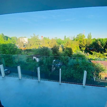 Luxury White Apartment In Park Lotnikow Cracovia Exterior foto