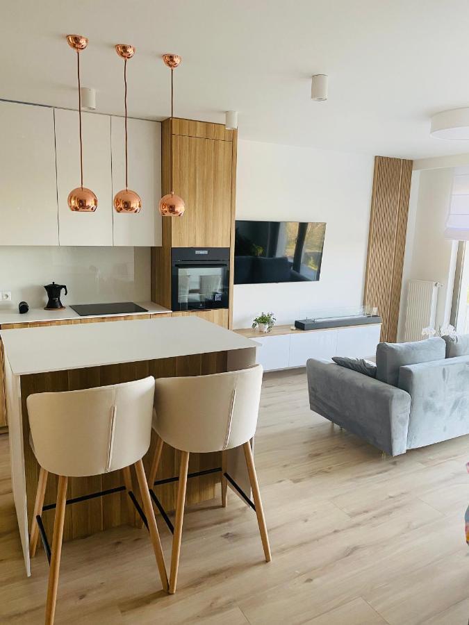 Luxury White Apartment In Park Lotnikow Cracovia Exterior foto