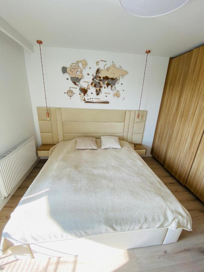 Luxury White Apartment In Park Lotnikow Cracovia Exterior foto
