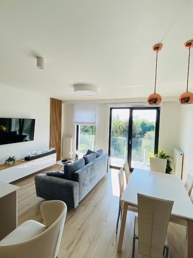 Luxury White Apartment In Park Lotnikow Cracovia Exterior foto